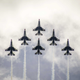 Illustration for article titled The USAF Thunderbirds in a perfect formation